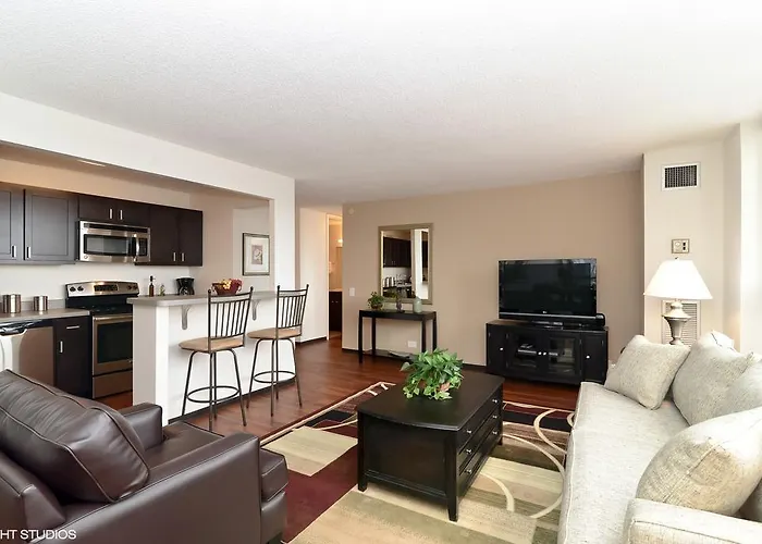 Corporate Suites Network - 555 W. Madison Apartahotel