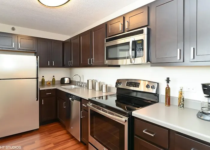 Apartahotel Corporate Suites Network - 555 W. Madison 3*