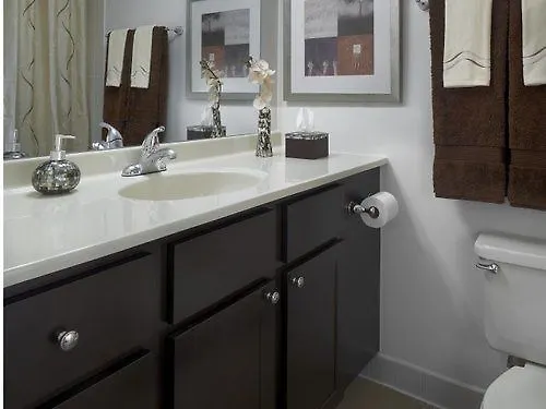 Apartahotel Corporate Suites Network - 555 W. Madison